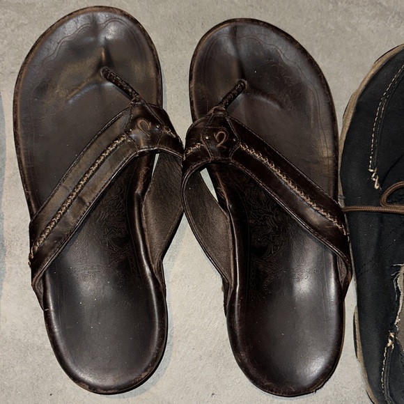 3 pairs of Olukai sandals - Picture 3 of 4